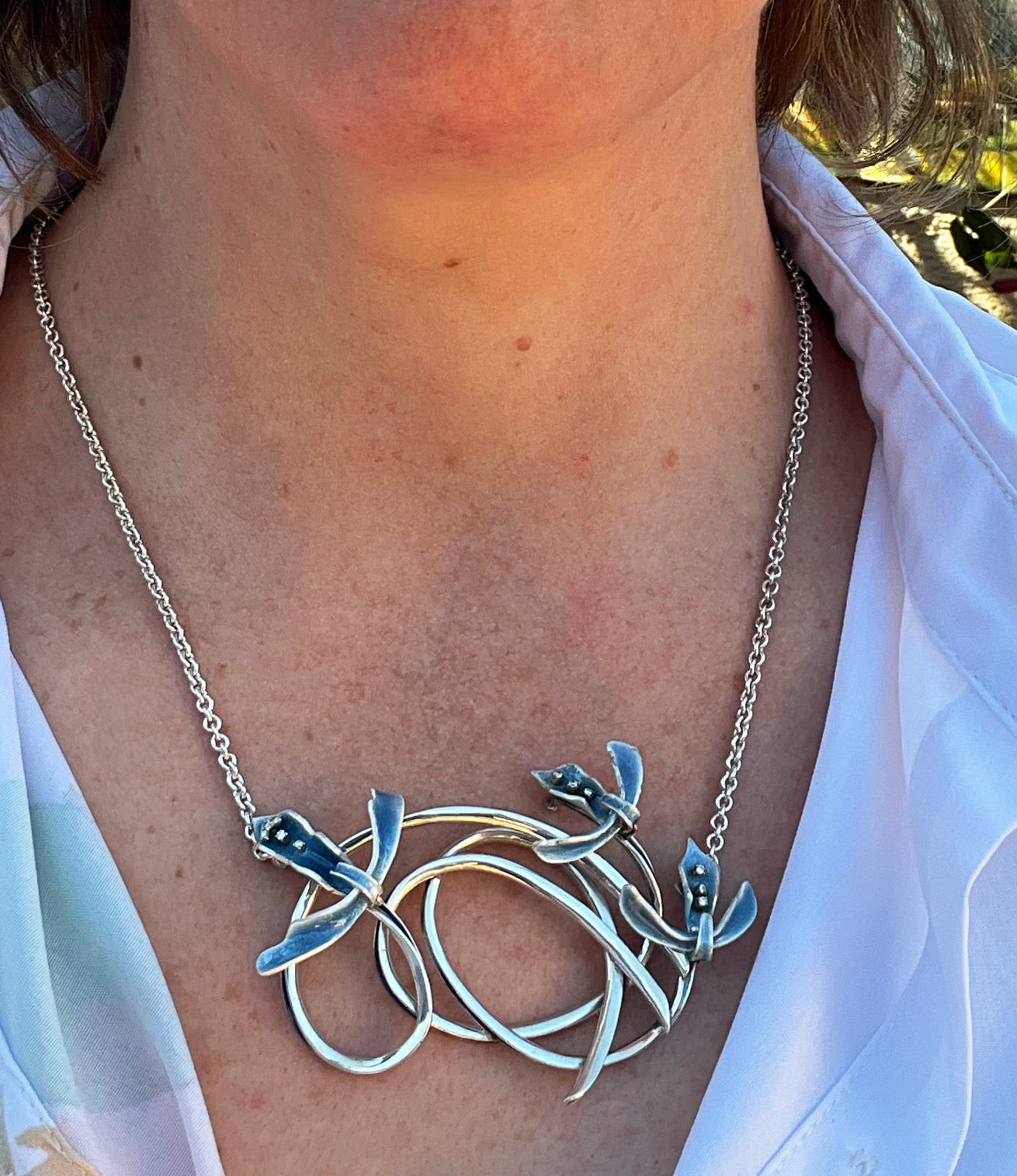 Gala Iris necklace